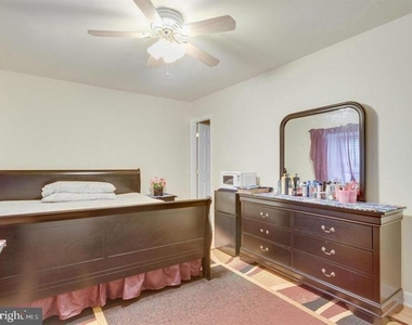 9902 Lakepointe Drive - Photo Thumbnail 12