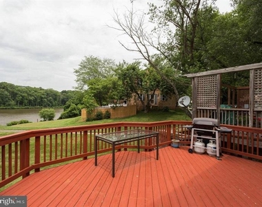 9902 Lakepointe Drive - Photo Thumbnail 1