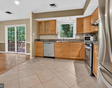 3409 Beverly Drive - Photo Thumbnail 2