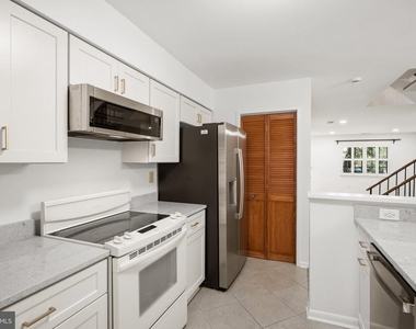 11307 Headlands Court - Photo Thumbnail 10