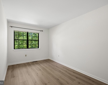 11307 Headlands Court - Photo Thumbnail 17