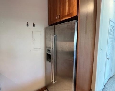 301 S Reynolds Street - Photo Thumbnail 4