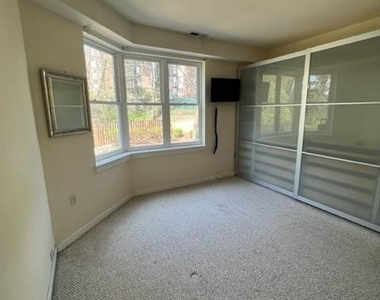 301 S Reynolds Street - Photo Thumbnail 8