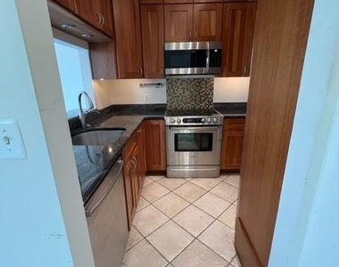 301 S Reynolds Street - Photo Thumbnail 1