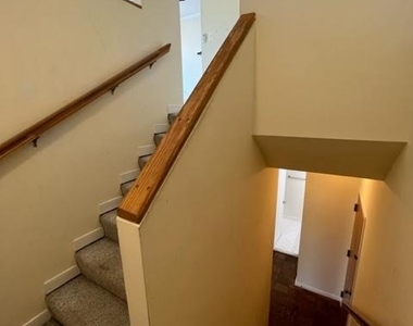 301 S Reynolds Street - Photo Thumbnail 17