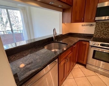 301 S Reynolds Street - Photo Thumbnail 2
