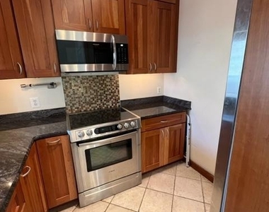 301 S Reynolds Street - Photo Thumbnail 3