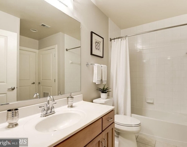 1200 N Hartford Street N - Photo Thumbnail 18