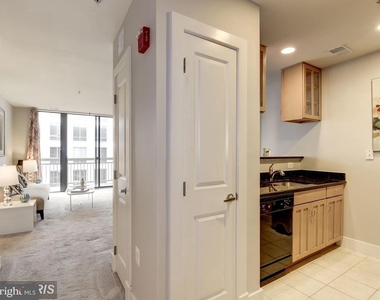 1200 N Hartford Street N - Photo Thumbnail 5