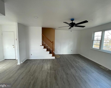 803 Lawler Street - Photo Thumbnail 8