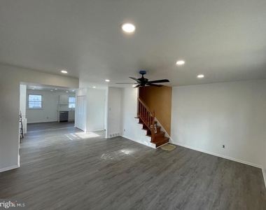 803 Lawler Street - Photo Thumbnail 6
