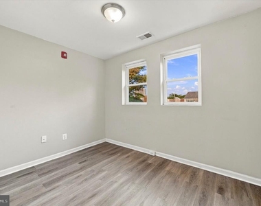 2261 N Park Avenue - Photo Thumbnail 3