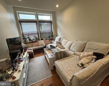 721 Sansom Street - Photo Thumbnail 2