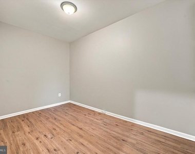 2261 N Park Avenue - Photo Thumbnail 20