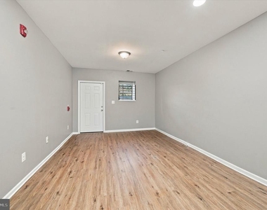 2261 N Park Avenue - Photo Thumbnail 7