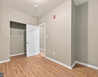 2261 N Park Avenue - Photo Thumbnail 3