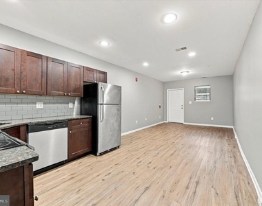 2261 N Park Avenue - Photo Thumbnail 5