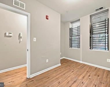 2261 N Park Avenue - Photo Thumbnail 4