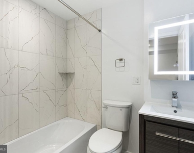 709 S 19th Street - Photo Thumbnail 6