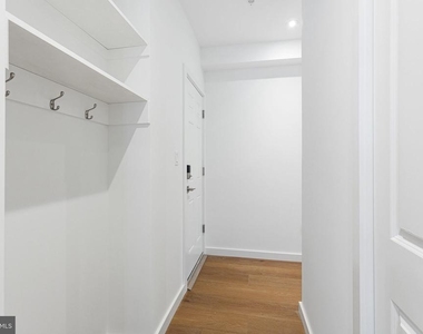 709 S 19th Street - Photo Thumbnail 5