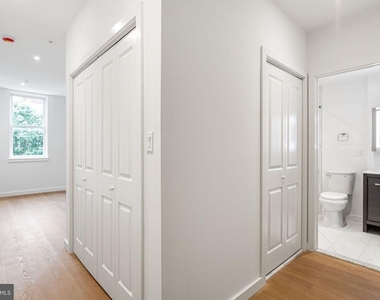 709 S 19th Street - Photo Thumbnail 3