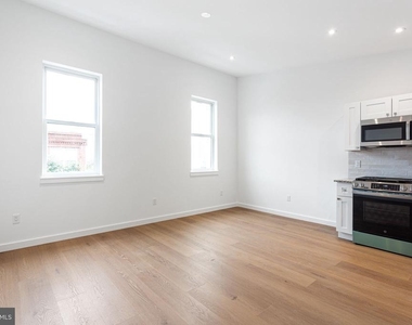 709 S 19th Street - Photo Thumbnail 2