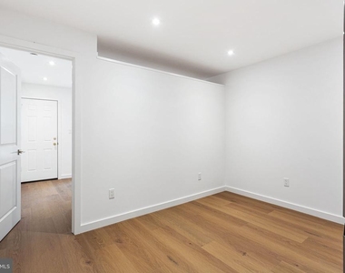 709 S 19th Street - Photo Thumbnail 3