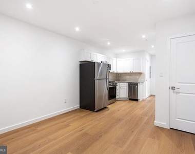 709 S 19th Street - Photo Thumbnail 3