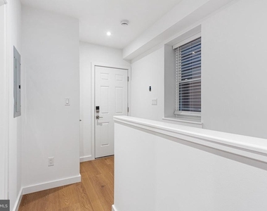 709 S 19th Street - Photo Thumbnail 1
