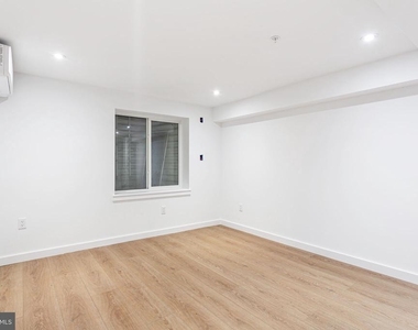 709 S 19th Street - Photo Thumbnail 8