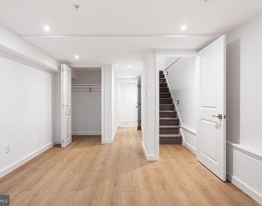709 S 19th Street - Photo Thumbnail 7