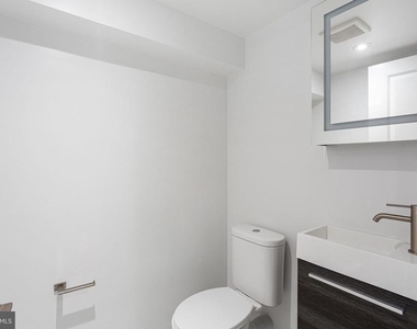 709 S 19th Street - Photo Thumbnail 6