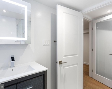 709 S 19th Street - Photo Thumbnail 5