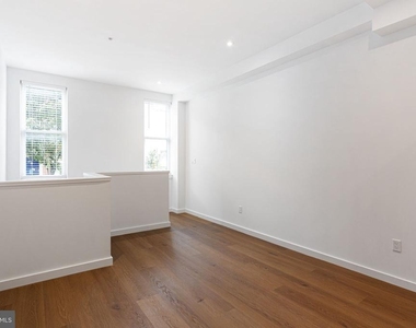 709 S 19th Street - Photo Thumbnail 1
