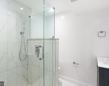 709 S 19th Street - Photo Thumbnail 4