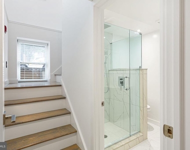 709 S 19th Street - Photo Thumbnail 3