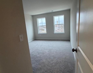 905 Platinum Drive - Photo Thumbnail 24
