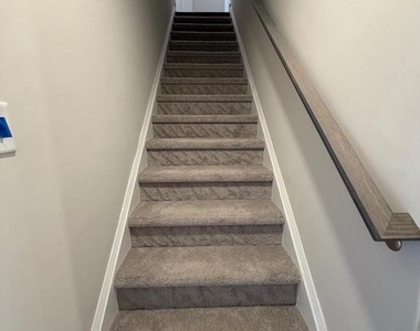 905 Platinum Drive - Photo Thumbnail 4