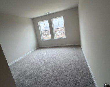 905 Platinum Drive - Photo Thumbnail 21