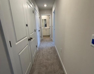 905 Platinum Drive - Photo Thumbnail 22