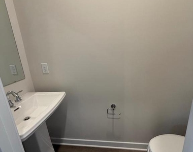 903 Platinum Drive - Photo Thumbnail 10