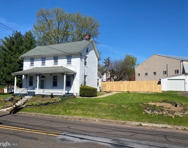 111 Middle Road - Photo Thumbnail 1