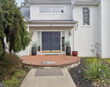 17 Glacier Drive - Photo Thumbnail 3