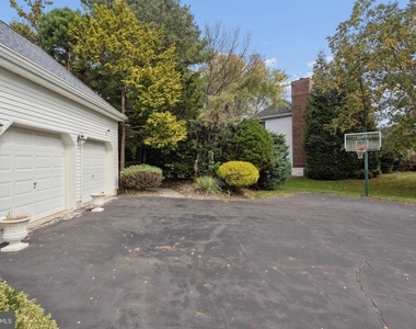 17 Glacier Drive - Photo Thumbnail 4