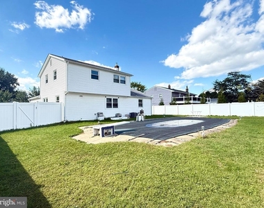 237 5th Avenue W - Photo Thumbnail 23