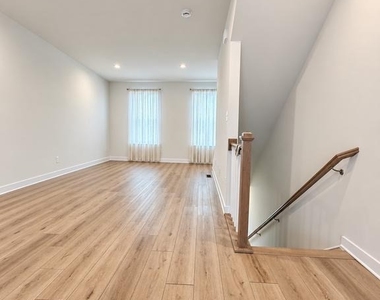 9 Sidney Lane - Photo Thumbnail 5