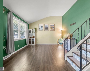 406 Memorial Avenue - Photo Thumbnail 2