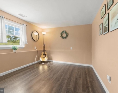 406 Memorial Avenue - Photo Thumbnail 8
