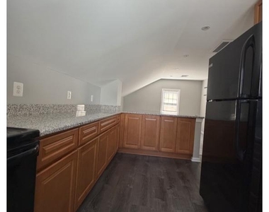 323 Monroe Avenue - Photo Thumbnail 10