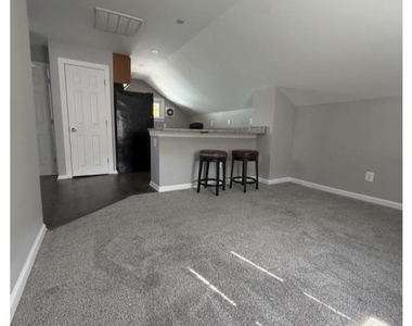 323 Monroe Avenue - Photo Thumbnail 5